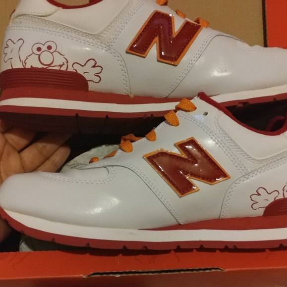 *SOLD* Elmo New Balance Shoes size 7Y - Picture 6 of 8